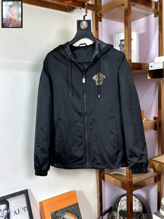 Picture of Versace Jackets _SKUVersaceM-3XL12yn5029892
